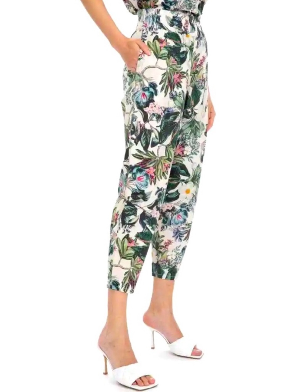 NWT Generation Love Lilith Floral
Pants size Small in Floral Jungle